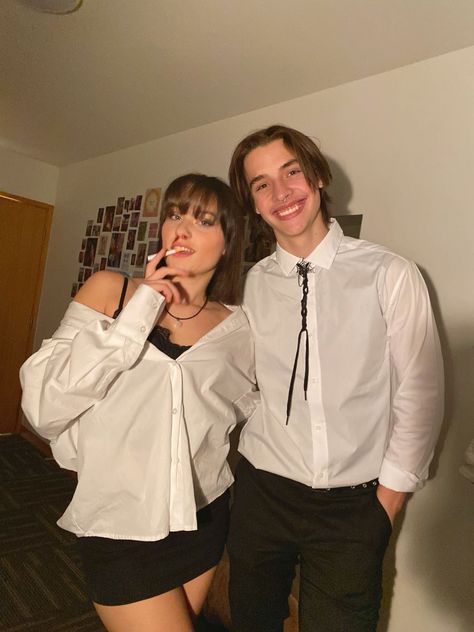 Mia And Vincent Pulp Fiction, Pulp Fiction Halloween Costume Couple, Alternative Halloween Costumes Couples, Easy Costume Couple Ideas, Matching Couple Halloween Outfits, Pulp Fiction Couple Costume, Alternative Couples Costumes, Masc Lesbian Halloween Costumes, Movie Halloween Costumes Couples