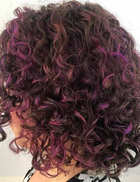 20 Pretty Purple Highlights Ideas For Dark Hair Dark Hair Purple Highlights, Curly Purple Hair, Purple Highlights Brown Hair, Pelo Color Vino, Purple Brown Hair, Purple Hair Highlights, Dark Curly Hair, Highlights Ideas, Dyed Curly Hair