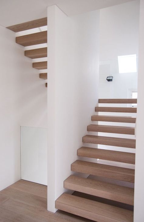 Closed Staircase Ideas, Open Staircase Ideas, Closed Staircase, Stairs Treads And Risers, Open Stairs, Open Staircase, Staircase Railings, Wooden Staircases, Modern Stairs