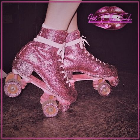 Roller Skating Aesthetic, Pink Roller Skates, Disco Aesthetic, Roller Skates Vintage, Skate Aesthetic, Retro Roller Skates, Skating Aesthetic, Roller Skate Shoes, Roller Disco