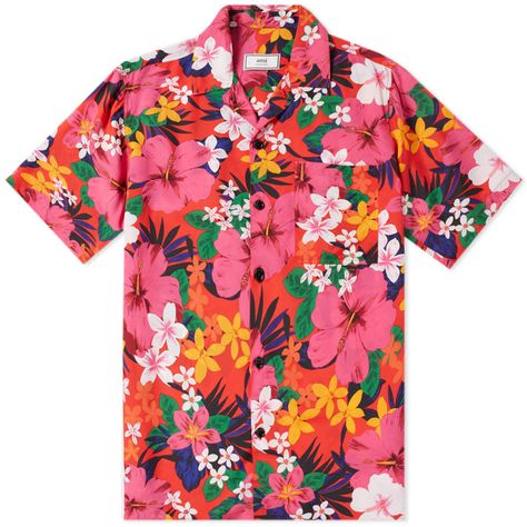 Coolest Hawaiian Shirts And Where To Buy Them - Boss Hunting Hawaiian Pattern Design, Shirts For Summer, Camp Collar Shirt, Patterned Shirts, Tropical Fashion, Tropical Shirts, Hawaiian Shorts, Cool Hawaiian Shirts, Ami Paris