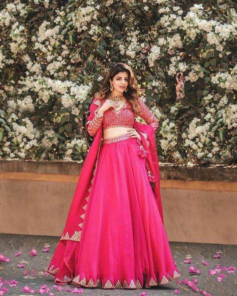 Blouse For Plus Size Women, Lehenga Trendy, Hot Pink Lehenga, Bridal Lehenga Images, Lehenga Bridal, Raw Silk Lehenga, Indian Outfits Lehenga, Indian Bridal Lehenga, Pink Lehenga