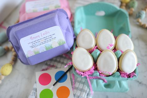 🥚Decorate Easter eggs without the mess! 🎨I still have a few paint your own cookie sets left for preorder! 👩‍🎨You get 6 tasty sugar cookies that are ready to be painted with an edible paint pallet and brush! 🌻Everything will be packed into one of these adorable bright crates! Great for after Easter dinner, or to fill up those baskets. 👉Don't miss out on the fun, you can order directly here: www.threebearsbakerykg.com/shop Easter Cookie Kit, Eggies Cookies Easter Eggs, Wet On Wet Easter Egg Cookies, Easter Egg Sugar Cookies, Easter Cookies Cadbury Eggs, Hand Painted Easter Cookies, Easter Egg Cookies, Edible Paint, Easter Egg Painting