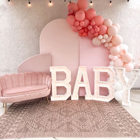 Pink, blush and neutral hues. Baby Girl Shower Backdrop, Baby Shoer, Brown Backdrop, Shower Backdrop, Pink Backdrop, Backdrop Ideas, Shower Themes, Party Backdrop