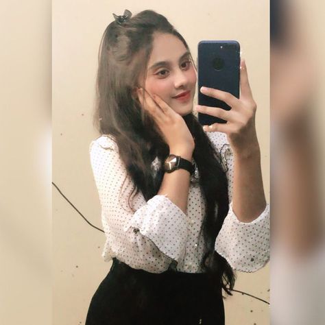 Saima Khan, Cute College Outfits, Modern Henna, Smile Wallpaper, Doraemon Cartoon, Beautiful Eyes Pics, Assalamualaikum Image, Beautiful Casual Dresses, Blonde Hair Girl