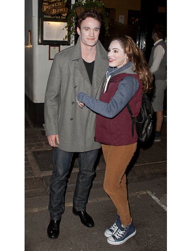 Kelly and beau both rocked the Edward and Bella Twilight look, looking scarily similar to the real couple, don't you think?  -Cosmopolitan.co.uk Edward And Bella Halloween Costume, Bella And Edward Costume, Twilight Halloween Costumes, Bella Twilight, Edward And Bella, Halloween Costumes Diy Couples, Unique Couple Halloween Costumes, Edward Bella, Costumes Diy