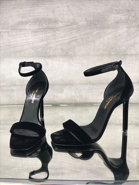 Black Heels Aesthetic, Hak Tinggi, Elegant Pumps, Heels Aesthetic, Dr Shoes, Shoes Heels Classy, Fashion Shoes Heels, Chique Outfits, Prom Heels