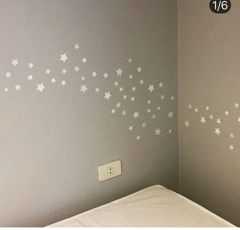 Star Wall Stickers, Stars On Wall, 90s Room Inspo, Daisy Bedroom, 90s Room, Wall Paint Patterns, Ideas Cuarto, Girls Playroom, Room Redesign