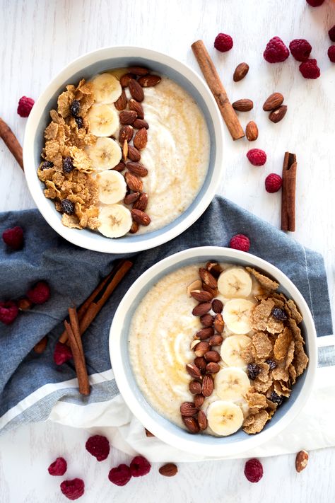 Whether you're aiming for healthy eating or not, this super simple spiced apple & pear winter smoothie bowl has you covered! Breakfast in 5 minutes! Winter Smoothie, Winter Smoothies, Bowl Recipes Easy, Tropical Smoothie Recipes, Blender Drinks, Oat Bowls, Yoghurt Bowl, Winter Breakfast, Smoothie Shop