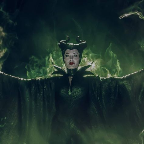 Maleficent Aesthetic, Maleficent Angelina Jolie, Power Visuals, Maleficent Art, Maleficent Cosplay, Powers Art, Maleficent 2, Maleficent Movie, Shot Film