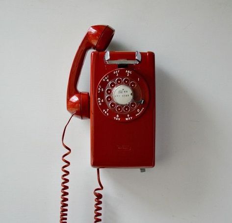 Phones For Sale, Wall Phone, Rotary Phone, Retro Phone, Vintage Phones, Red Wall, Trik Fotografi, Red Walls, Red Aesthetic