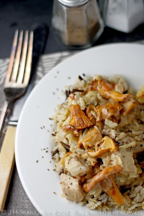 Chicken And Chanterelle Mushrooms, Chanterelle Recipe, Foraged Recipes, Mushroom Fricassee, Chanterelle Recipes, Mushroom Dishes, Chanterelle Mushrooms, Oven Roasted Cauliflower, Chicken Fricassee