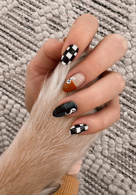 Simple Black Fall Nails, Ghost And Checkered Nails, Halloween Nails Patchwork, Checkered Ghost Nails, Halloween Designs For Nails, Halloween Nails Checkered, Fall Nails With Checkers, Fall Nails Trendy Almond, Ghost With Cowboy Hat Nails