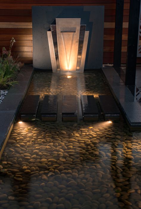 Garden Design Modern, Robert Hughes, Ideas Terraza, Art Deco Garden, Modern Garden Landscaping, Garden Lighting Design, Deco Garden, Modern Water Feature, Kolam Koi