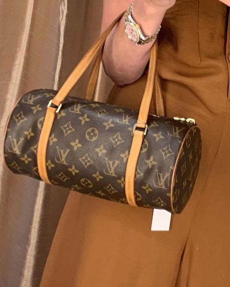 Louis Vuitton Papillon Bowling Bag. Super cute! 439. . .  #ootw #outfit #outfitoftheday #photooftheday #outfitoftheday #ootdsubmit #outfitlove #outfitoftheweek #ootddaily #outfitinspiration #ootd #favoriteoutfit #ootdfash #outfitsideas #outfitideas #ootdshare #outfitinspo #ootdfashion #bestoutfit #ootd #ootdgoals #fashion #ootdbloggers #like #love #follow #ootd #fashionootd #prelovedfashion #louisvuittonbag Lv Papillon Bag, Papillon Louis Vuitton, Louis Vuitton Vintage Bag, Fashion Mark, Louis Vuitton Outfit, Sac Louis Vuitton, Louis Vuitton Papillon, My Style Bags, Lv Fashion