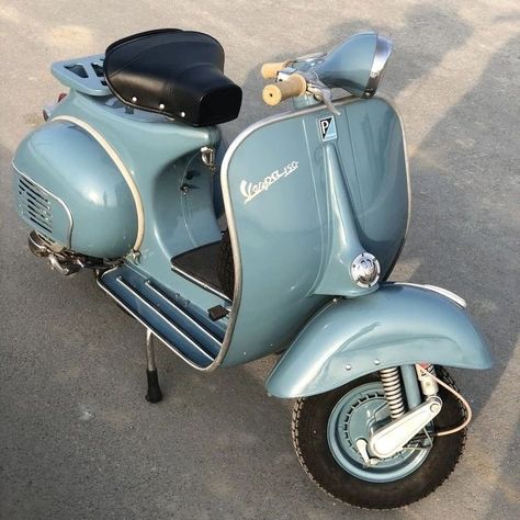 Vespa Illustration, Vespa Vbb, Vespa Vintage Italy, Vespa Bike, New Vespa, Triumph Motorbikes, Custom Vespa, Italian Scooter, Vespa S