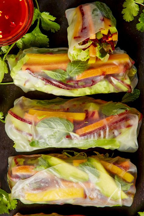 Rainbow Rollsgoodhousemag Healthy Rolls, Rice Paper Spring Rolls, Homemade Spring Rolls, Super Bowl Menu, Super Bowl Food Healthy, Veggie Spring Rolls, Rainbow Roll, Healthy Superbowl, Gluten Free Dinner Easy