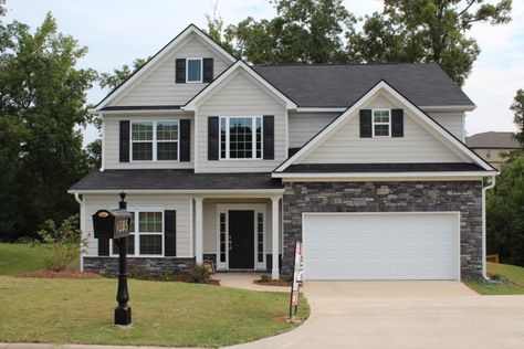 Craftsman House Exterior, Modern Suburban House, Preppy House, Home Styles Exterior, Auburn Alabama, Affordable House Plans, Dream Life House, Suburban House, American Houses