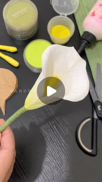 How To Make Paper Flowers, Paper Artist, Support Handmade, Calla Lily, Flower Making, Botanical Art, Handmade Shop, Paper Flowers, Lily