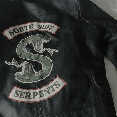 Southside Serpents Jacket, Betty Cooper Aesthetic, Jughead Jones Aesthetic, Polly Cooper, Carlson Young, Southside Serpents, Snake Logo, Riverdale Aesthetic, Riverdale Cheryl