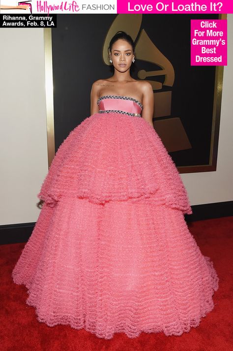 Rihanna's Grammys Dress Rihanna Grammys, Grammys 2015, Grammy Red Carpet, Grammy Dresses, Grammy Awards Red Carpet, Giambattista Valli Couture, Grammys Red Carpet, 2015 Red Carpet, Good Girl Gone Bad