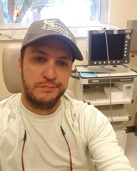 A year ago today luke took this adorable picture at the doctors for his sickness poor guy but he looks so cute❤ #teamluke #lukebryan Miss You All, Luke Bryan, Get Well Soon, Get Well, Hello Everyone, Miss You, On Twitter, Twitter, Instagram