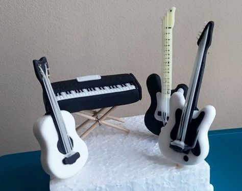 Handmade cold porcelain musical instruments. Clay Musical Instruments, Clay Instruments, Music Cake, Happy Birthday Photos, Polymer Clay Diy, Clay Art Projects, Polymer Clay Charms, Sculpture Clay, Clay Charms