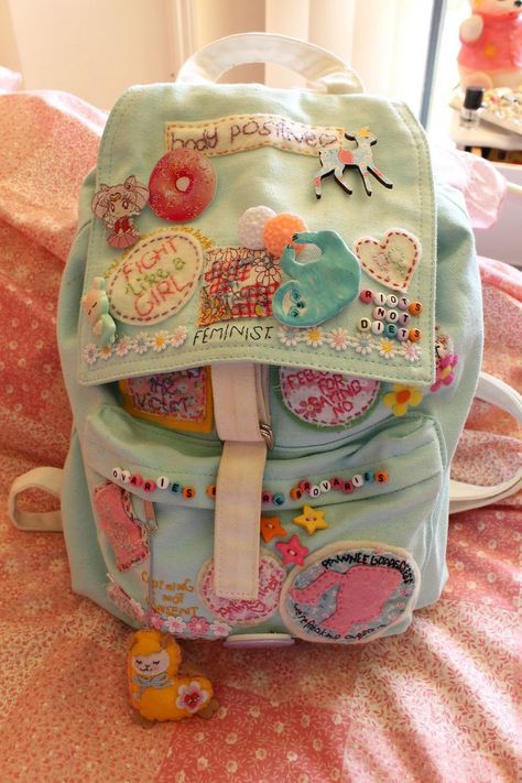 Mochila Jeans, Cute Backpacks, Harajuku Fashion, Cute Bags, Mode Inspiration, Kawaii Fashion, Cute Fashion, Diy Fashion, Cool Outfits