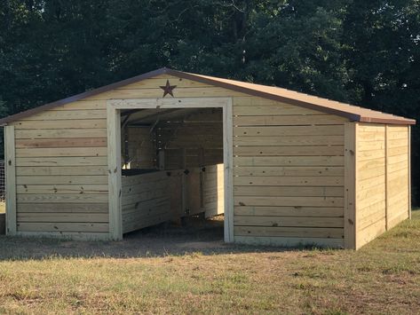 Diy Mini Horse Stalls, 6 Stall Horse Barn Plans, Carport Horse Barn, Carport Barn Ideas, Small Animal Barn, Mini Horse Barn, Small Barn Ideas, Miniature Horse Barn, Small Horse Barn