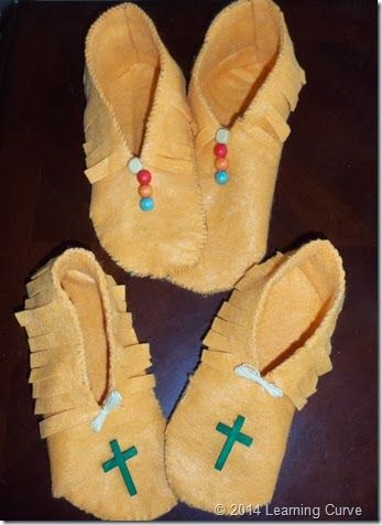 Here's a fun, hands on tutorial showing you how to make moccasins. Leather Moccasins Diy Patterns, Diy Moccasins Pattern, Moccasins Pattern, Making Moccasins, How To Make Moccasins, Moccasin Patterns, Native American Halloween Costume, Native American Art Projects, Diy Moccasins