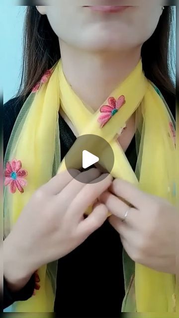 Clothes Tips, Silk Scarf Tying, Ways To Tie Scarves, Small Silk Scarf, Scarf Knots, Silk Scarf Style, Learning Skills, Scarf Tie, Ways To Wear A Scarf