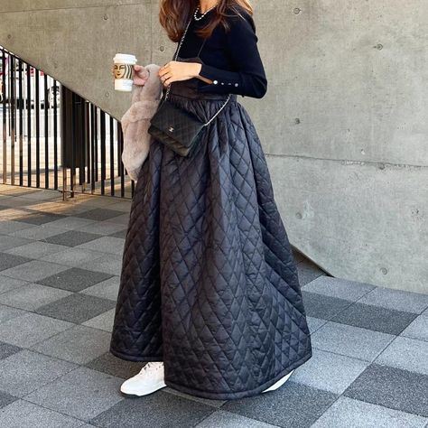 Quilted Skirt Outfit, Quilted Skirt, Quilt Dress, Geometric Fashion, Corset Pattern, Mum Fashion, Iranian Women Fashion, Diy Skirt, Hijab Fashion Inspiration