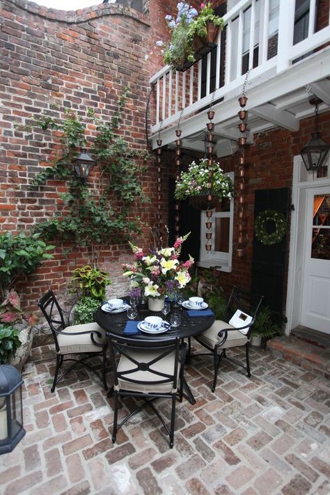 Brick Patio, Small Courtyards, Brick Patios, Patio Interior, Small Backyard Patio, Kew Gardens, Beautiful Backyards, Courtyard Garden, Small Patio