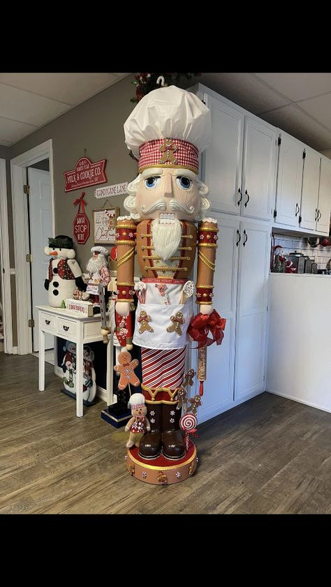 Nutcracker Garland, Gingerbread Nutcracker, Diy Nutcracker, Nutcracker Christmas Decorations, Vintage Nutcrackers, Garland Diy, Gingerbread Decorations, Christmas Themes Decorations, Christmas Jesus