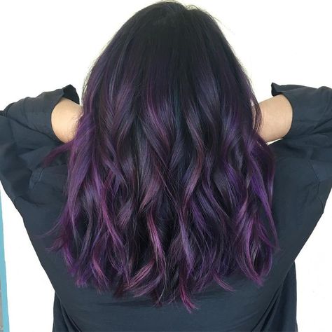 Purple Hair Highlights, Underlights Hair, Purple Ombre Hair, Dark Purple Hair, Brown Ombre Hair, Violet Hair, Linda Hallberg, Purple Highlights, Hair Color Purple