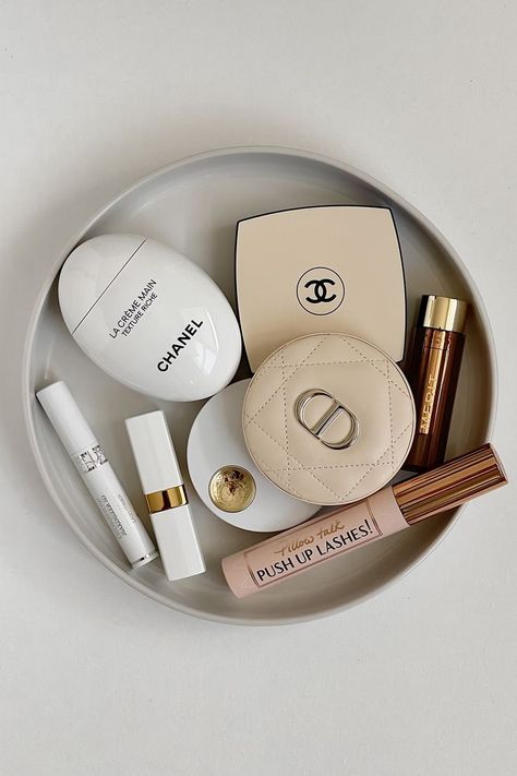 Project Aesthetic, Minimalist Makeup, White Makeup, Minimalist Beauty, Minimal Makeup, Luxury Cosmetics, Favorite Makeup Products, Chanel Beauty, Chanel Makeup