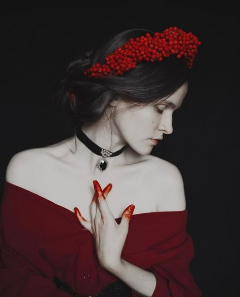 Gothic Bride, Fall Photoshoot, Halloween Photos, Foto Ideas Instagram, Pose Reference Photo, Aesthetic Images, Interesting Faces, Red Aesthetic, Photography Inspo