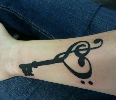 Simple Tattoos For Men, Heart Key Tattoo, Feather Quotes, Key Tattoo, Make Tattoo, Wallpapers Android, Body Modification, Music Tattoos, Heart And Key