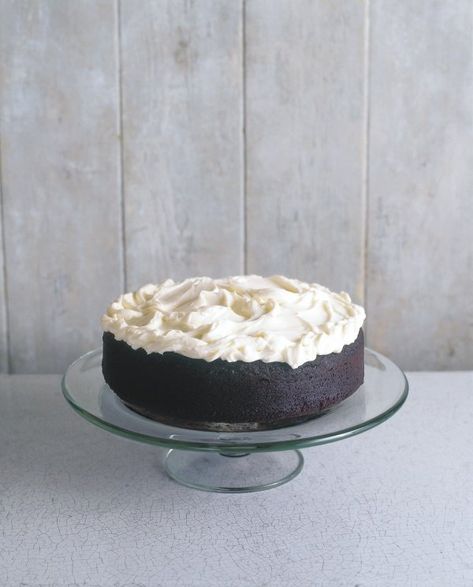 Nigella Chocolate Guinness Cake, Sally Cake, Nigella Recipes, Chocolate Guinness Cake, Guinness Chocolate, Irish Desserts, Guinness Cake, Cakes Chocolate, Sandwich Cake