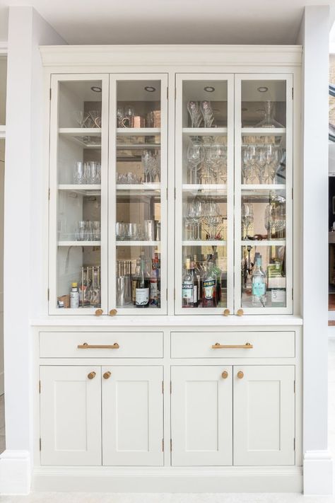 white fitted display dresser with glass doors by herringbone kitchens in Southwark, London Kitchen Glass Cabinets Display Ideas, Kitchen Glass Cabinets Display, Glasses Cabinet, Kitchen Glass Cabinet, Kitchen Glass Cabinets, Display Dresser, Victoria Kitchen, Kitchen Shelf Storage, Kitchen Display Cabinet