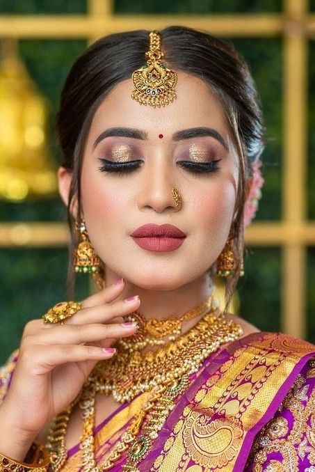 No Makeup Bridal Look Indian, Bride Makeup Inspiration, Bridal Makeup Poses, South Indian Bride Makeup, Makeup Poses, Bridal Makeup Pictures, Affordable Eyeshadow Palettes, South Indian Makeup, Marriage Outfit