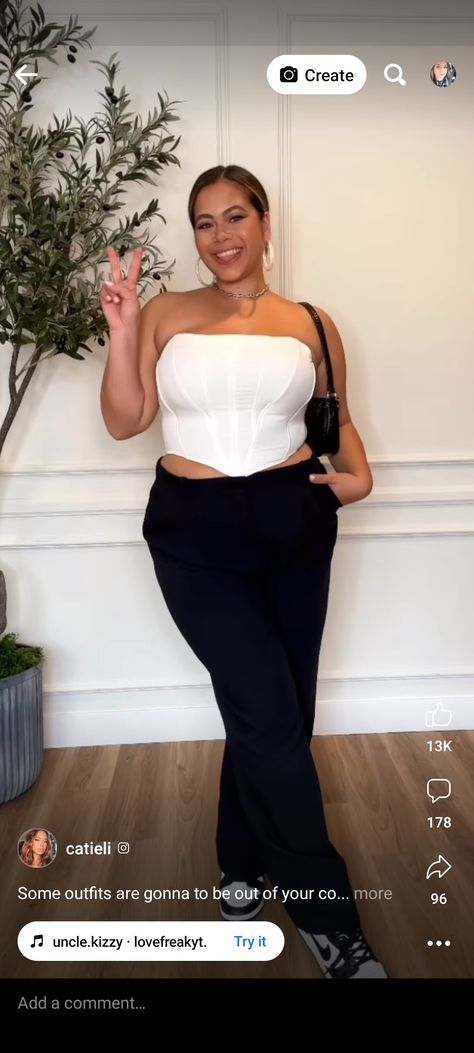 I love how they transitioned this look, it almost looks better on the larger size 😍 I also love the mix of the sneakers and the corset top. Corset Tops For Big Bust, Corset Outfit For Plus Size, Corset Top Outfit Plus Size, Plus Size Bday Outfit, Corset Top Outfit Classy, Plus Size Corset Outfits, Red Corset Outfit, Corset Top Plus Size, Black Corset Outfit