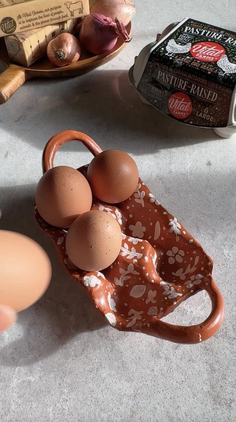 Air Dry Egg Tray, Farmhouse Gift Ideas, Egg Crates Ideas Diy, Egg Carton Gift Ideas, Diy Clay Egg Tray, Egg Clay Tray, Egg Tray Diy, Clay Craft Gifts, Egg Clay Dish