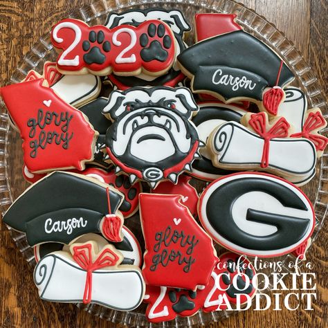 UGA graduation Cookies Uga Graduation Party, Georgia Bulldogs Cake, Uga Tailgate, Uga Graduation, Football Desserts, Graduation Party Table, Trunk Party, Backyard Graduation Party, Crazy Cookies