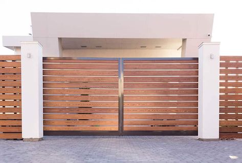 Modern Driveway Gates (Design Ideas) - Designing Idea House Front Gate, Entrance Gates Driveway, Wooden Gate Designs, Automatic Gates Driveways, Contemporary Gates, Modern Driveway, Wooden Gates Driveway, Gate Entrance, Garage Gate