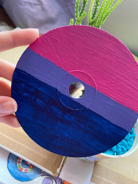 Ideas Para Pintar Discos, Aesthetic Cd Painting, Cd Painting Aesthetic, Crafts With Cds, Painted Cds, Vinyl Record Art Ideas, Pink Wallpaper Desktop, Painted Records, Cd Wall Art