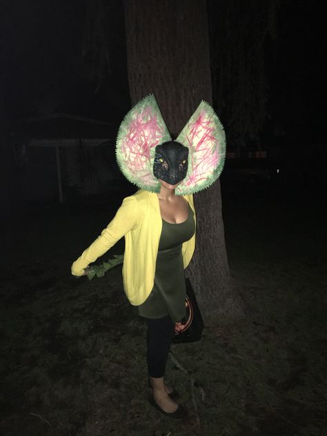 Dilophosaurus Costume Diy, Diy Dinosaur Costume For Women, Diy Adult Dinosaur Costume, Diy Jurassic Park Costume, Dilophosaurus Costume, Jurassic World Costume, Diy Jurassic Park, Dinosaur Dilophosaurus, Dinosaur Props