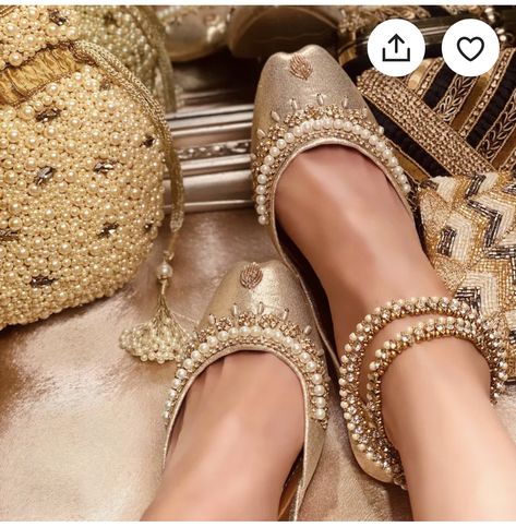 Punjabi Jutti Aesthetic, Khussa Aesthetic, Punjabi Jutti Wedding, Khussa Designs, Bridal Jutti, Punjabi Shoes, 2026 Wedding, Bride Slippers, Indian Shoes