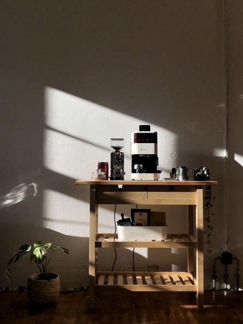 Coffee Corner Ideas Minimalist, Ikea Forhoja Coffee Bar, Förhöja Coffee Bar, Coffee Corner Apartment, Home Coffee Cart, Coffee Cart Ideas Home, Coffee Station Ikea, Coffee Bar Ideas Ikea, Coffee Bar Modern