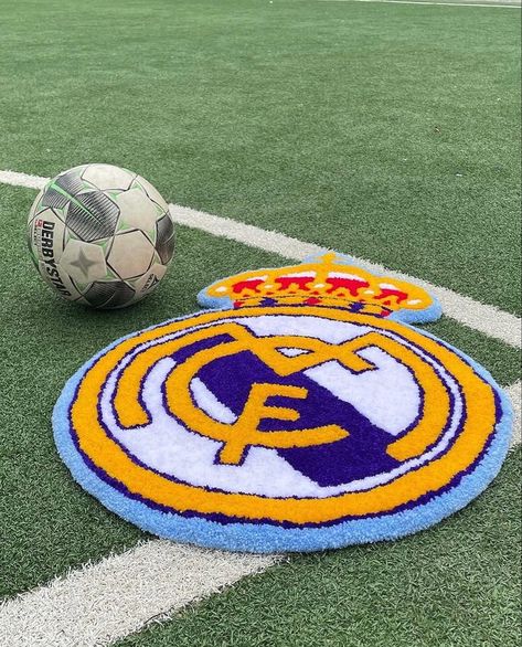 Real Madrid football logo rug Madrid Logo, Real Madrid Logo, Tufting Diy, Symbiote Spiderman, Funky Rugs, Unique Woodworking, Cute Bedroom Ideas, Rug Inspiration, Cute House